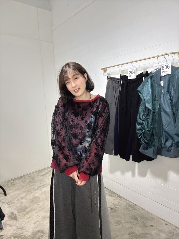 植絨雙層紗花朵上衣 