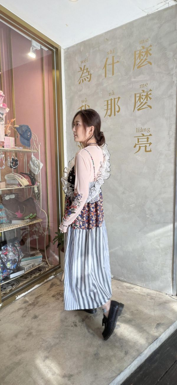 碎花條紋拼接細肩帶洋裝 