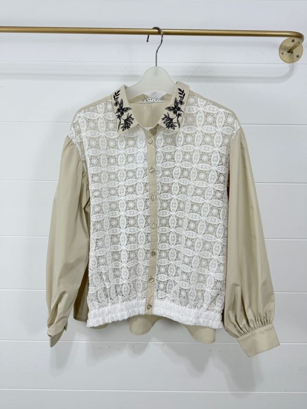 花朵刺繡簍空襯衫 