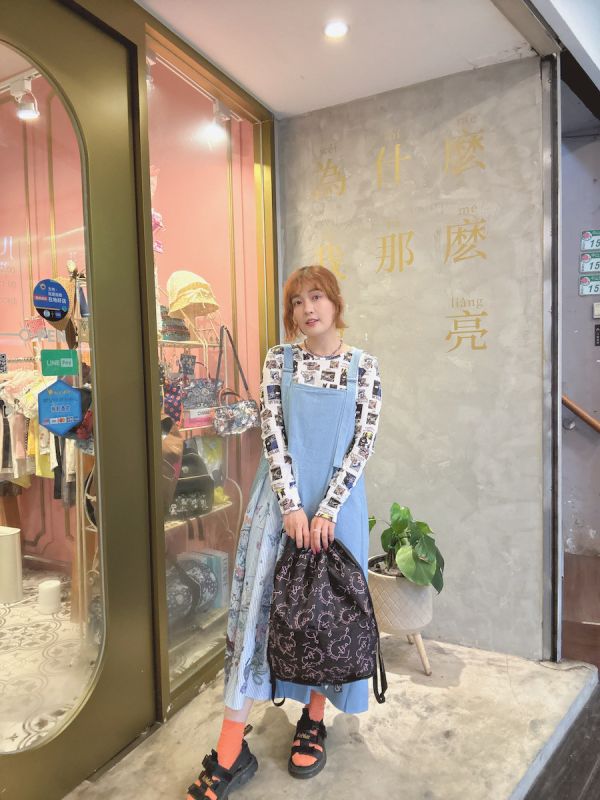 蝴蝶口袋牛仔吊帶裙 