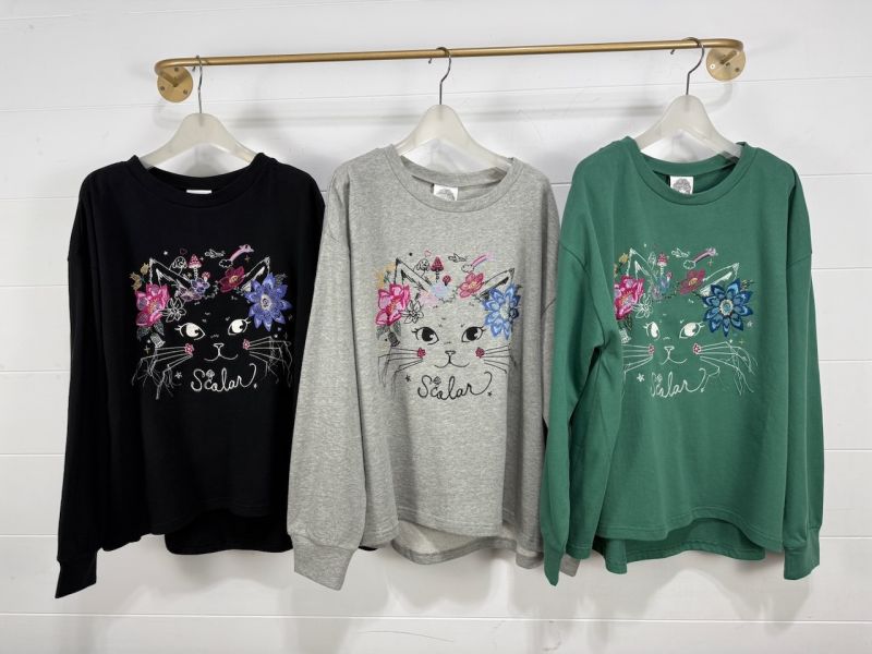 貓咪鬍鬚刺繡塗鴉上衣 
