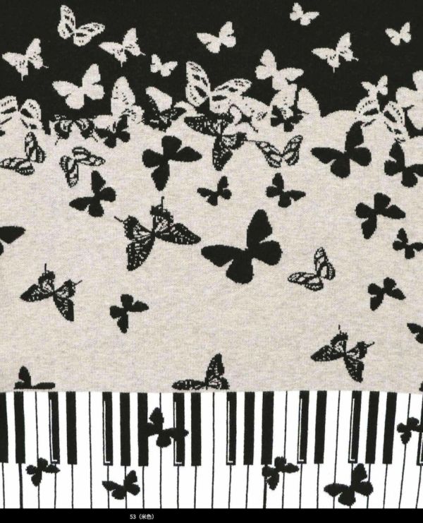 鋼琴與蝴蝶針織上衣 