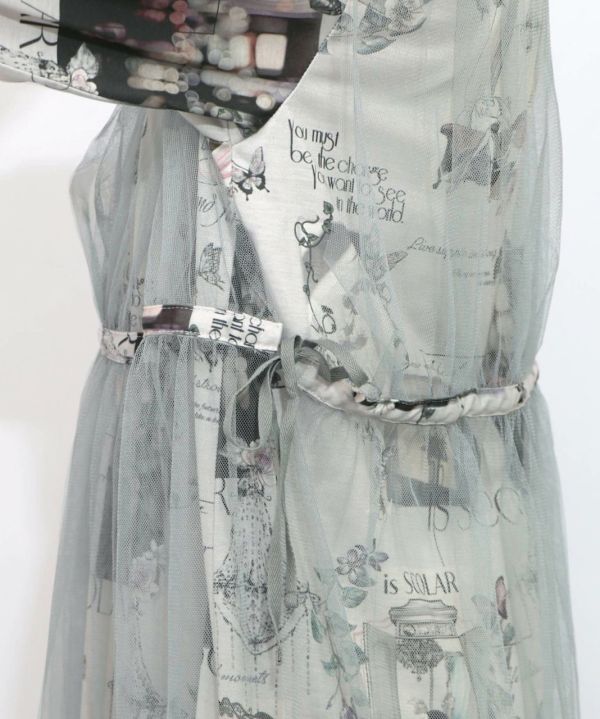 V領底片塗鴉長版上衣 