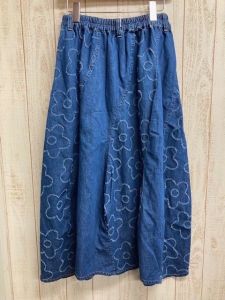 立體壓紋小花拼接牛仔裙 