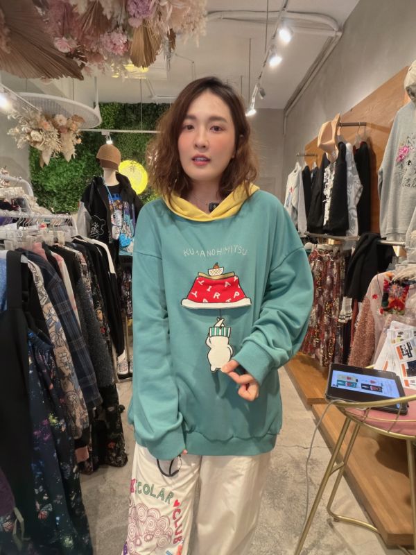 吊燈熊熊撞色連帽上衣 