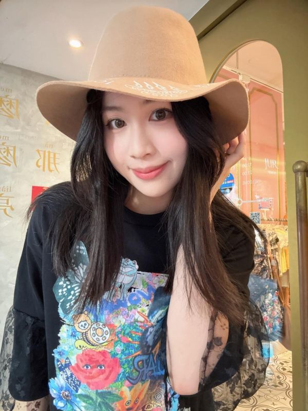 塗鴉拼接蕾絲長版衣 