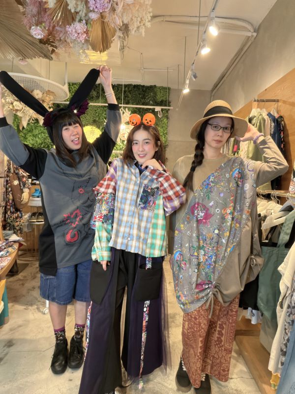 再生產-1月收到貨～格子拼接造型襯衫 