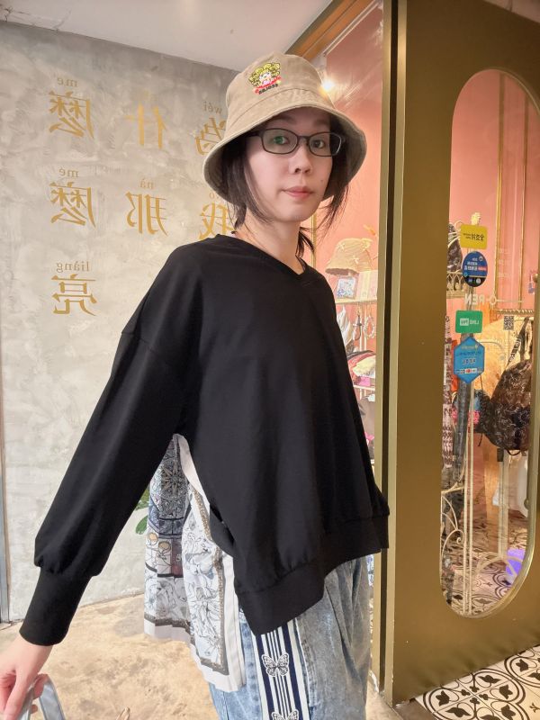 星座窗花百褶造型上衣 