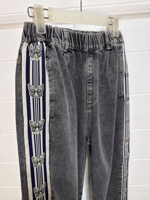 蝴蝶運動風牛仔褲 