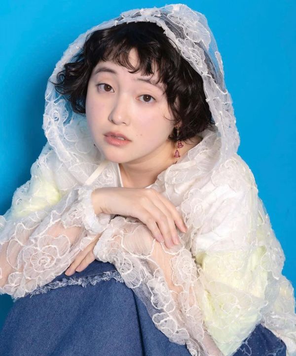 立體花朵蕾絲連帽造型外套 