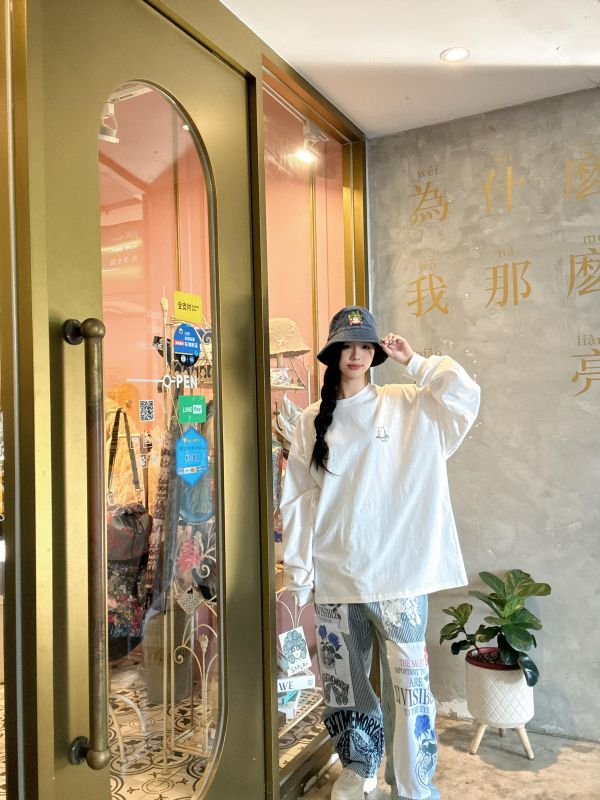 用呼啦圈洗腦熊熊跟兔子的貓咪上衣 