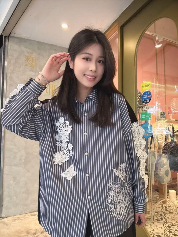 立體簍空蕾絲造型襯衫 