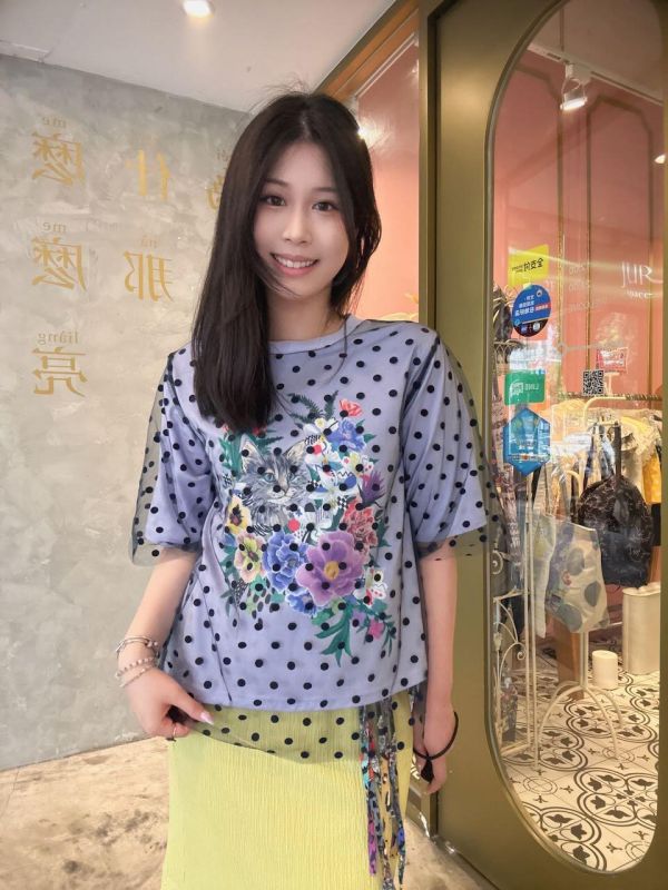 貓咪花朵植絨點點拼紗上衣 