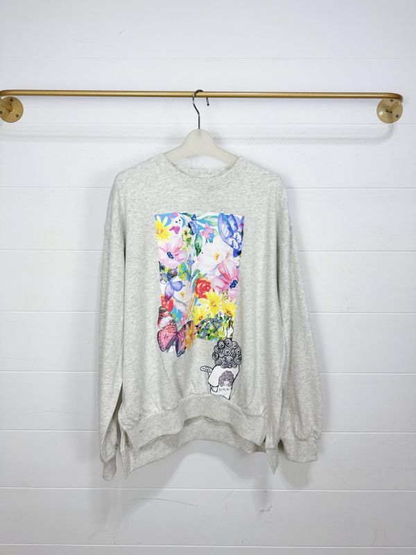 娃頭畫中世界大學上衣 