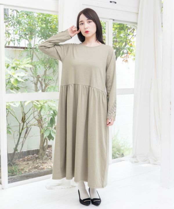 小提琴百合刺繡洋裝 