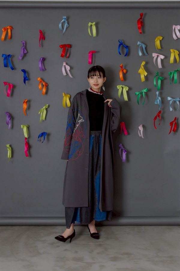 貓咪蝴蝶花朵線條刺繡 