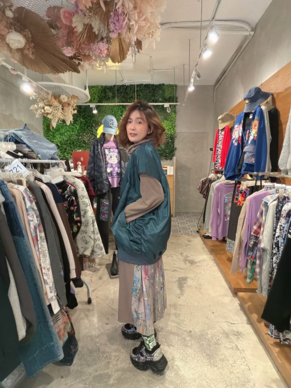 抓絨月夜花蝶後百褶洋裝 