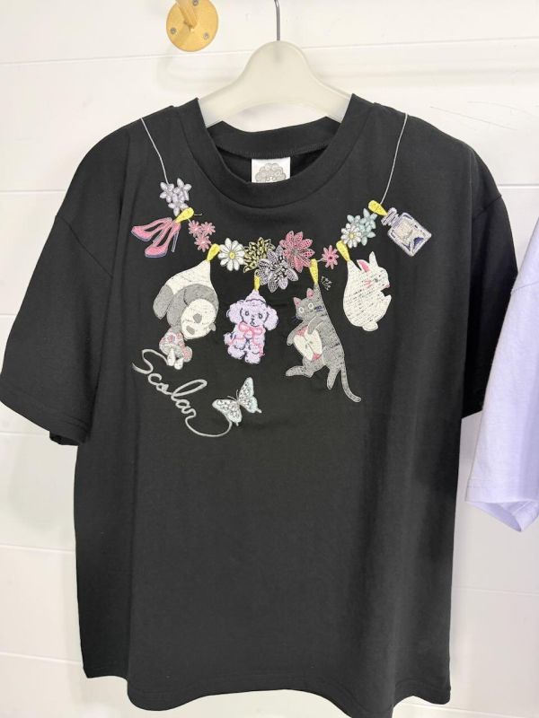 花朵曬衣架造型上衣 