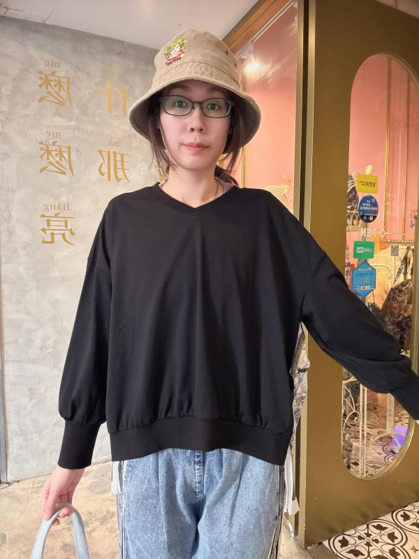 星座窗花百褶造型上衣 