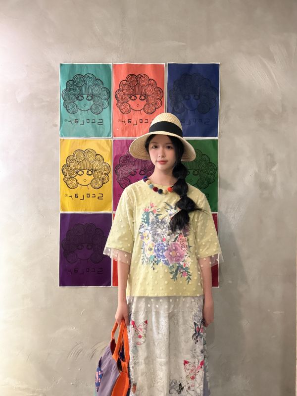 貓咪花朵植絨點點拼紗上衣 