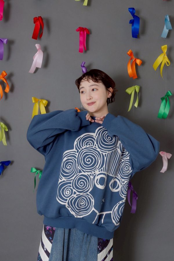 娃娃頭大學上衣 