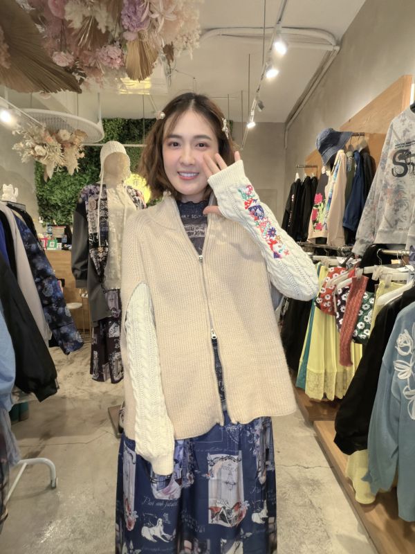 ScoLar刺繡貓咪麻花袖套 