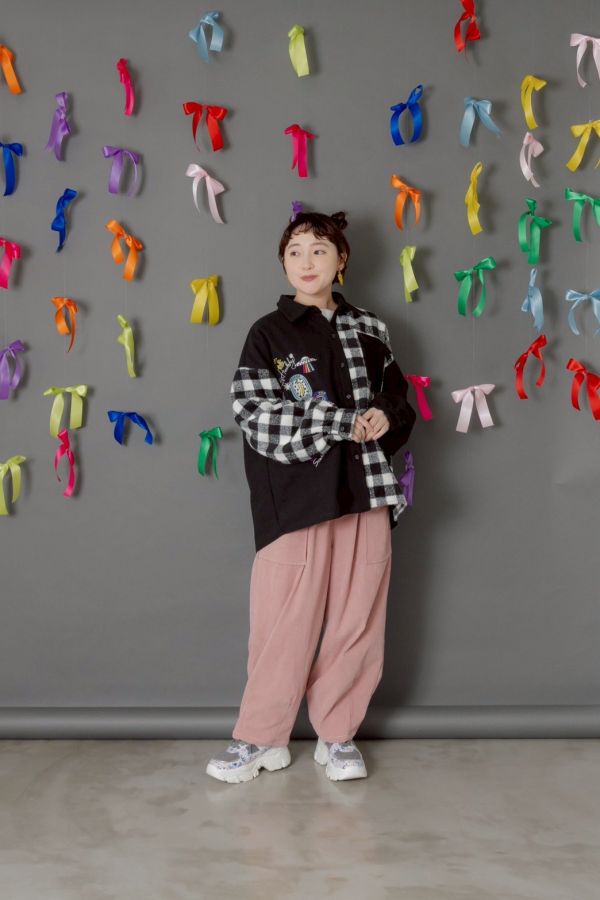 塗鴉刺繡格子拼接襯衫 