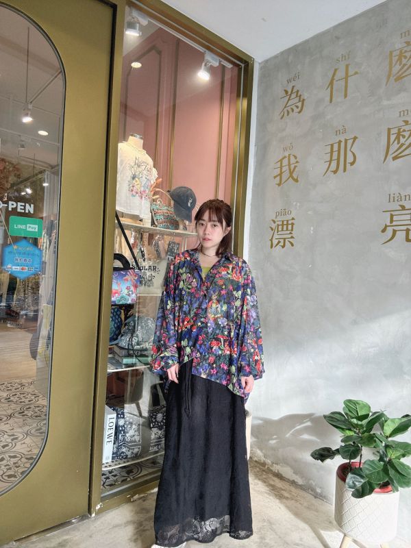 滿版塗鴉蕾絲布襯衫 