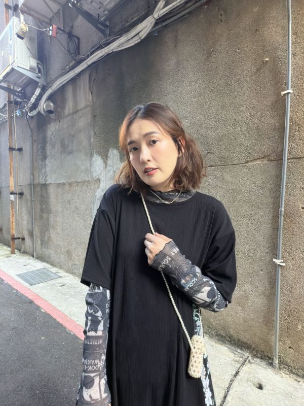 顯瘦細折花朵邊洋裝 