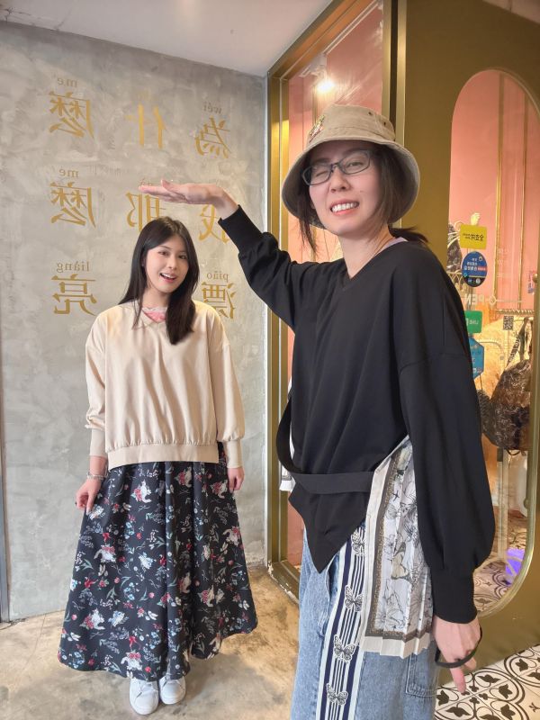 星座窗花百褶造型上衣 