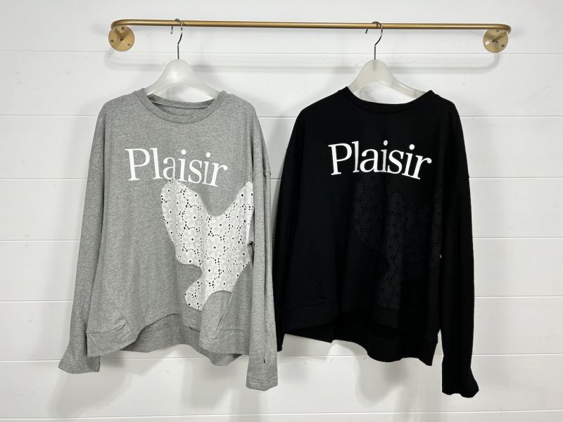 PREMIUM系-鏤空小花蝴蝶上衣 