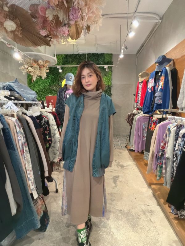 抓絨月夜花蝶後百褶洋裝 