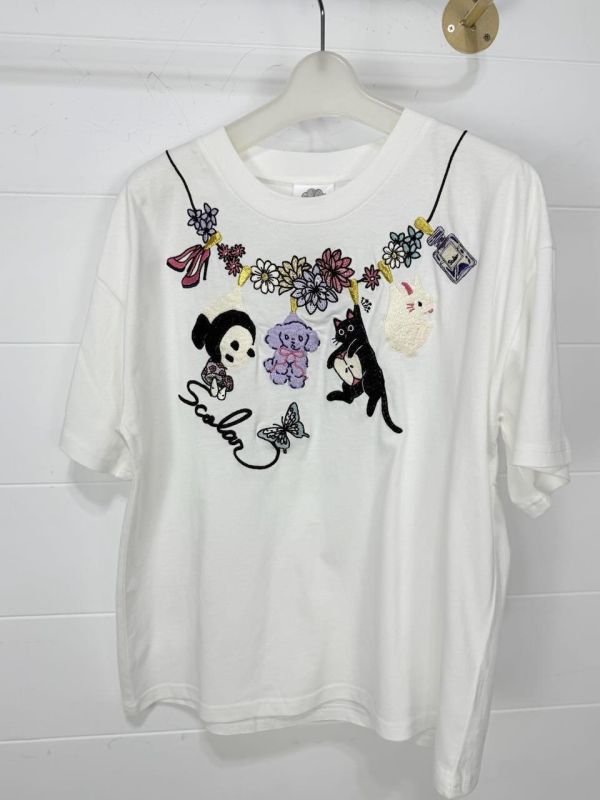 花朵曬衣架造型上衣 