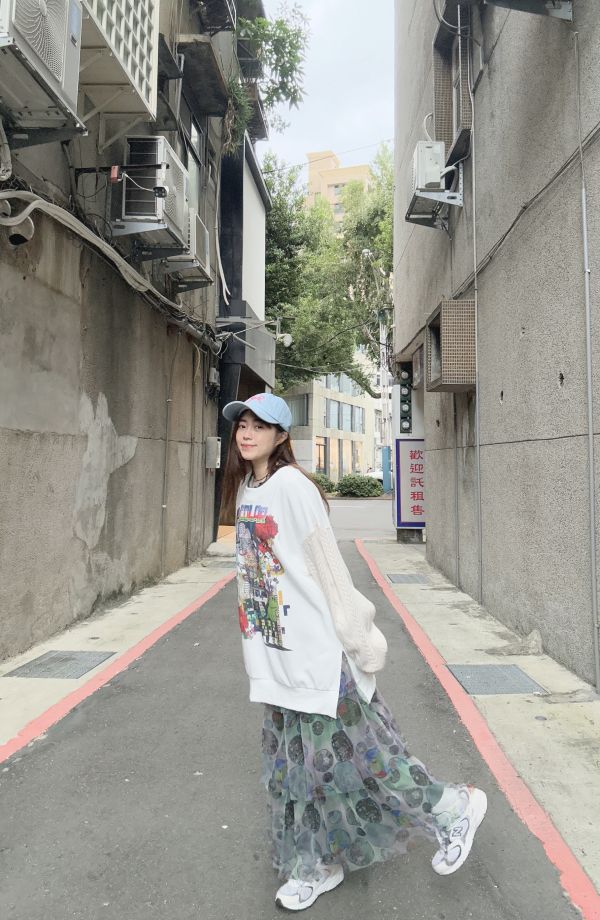 彩虹城市麻花袖上衣 