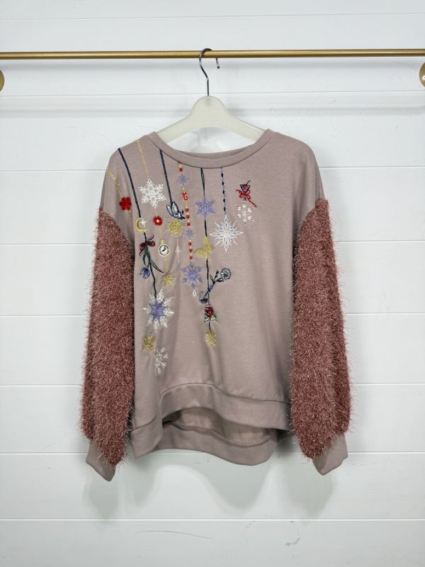 造型袖子錘鍊刺繡上衣 