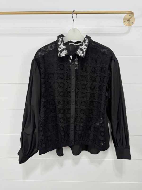 花朵刺繡簍空襯衫 