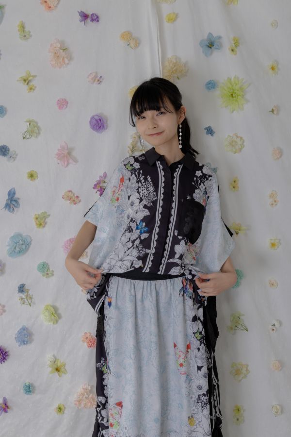 花朵蕾絲框襯衫 