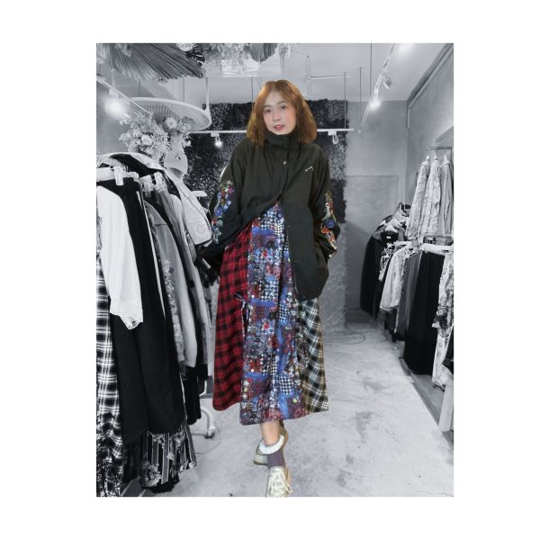 滿版塗鴉細肩帶洋裝 