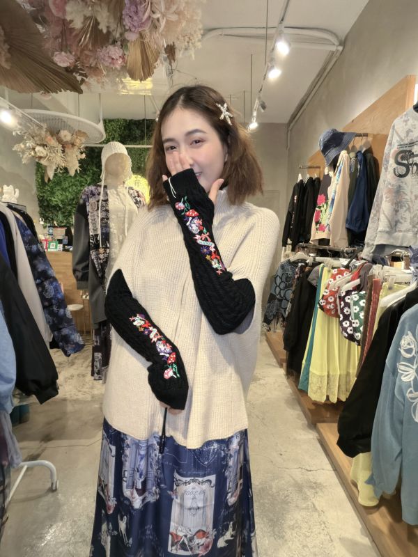 ScoLar刺繡貓咪麻花袖套 