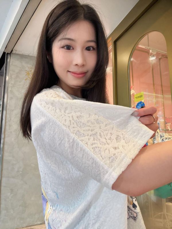 貓咪玫瑰花紋上衣 