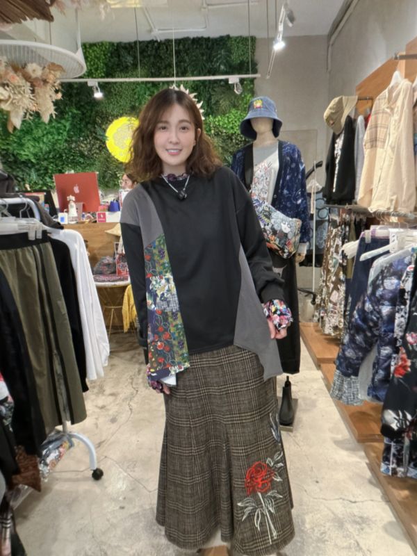 聚寶盆異彩拼接不規則上衣 