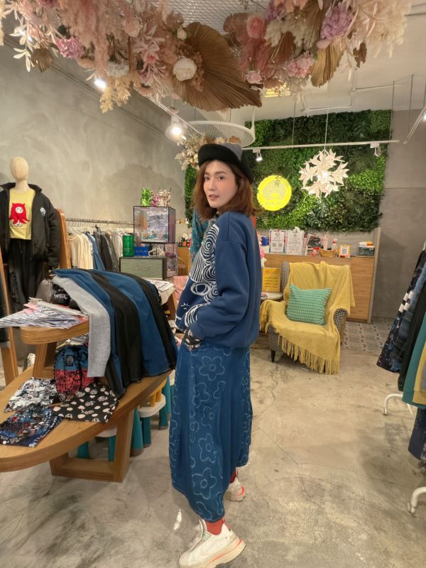 立體壓紋小花拼接牛仔裙 