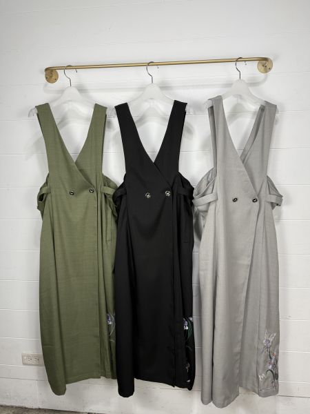 刺繡綁腰背心長洋裝 