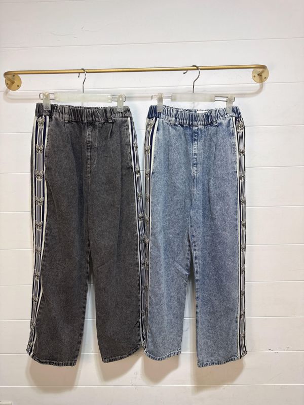 蝴蝶運動風牛仔褲 