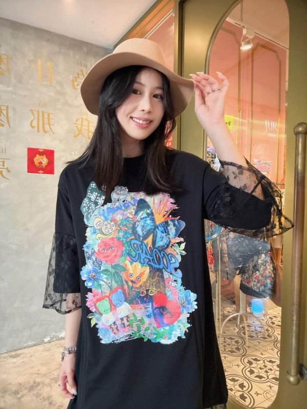 塗鴉拼接蕾絲長版衣 