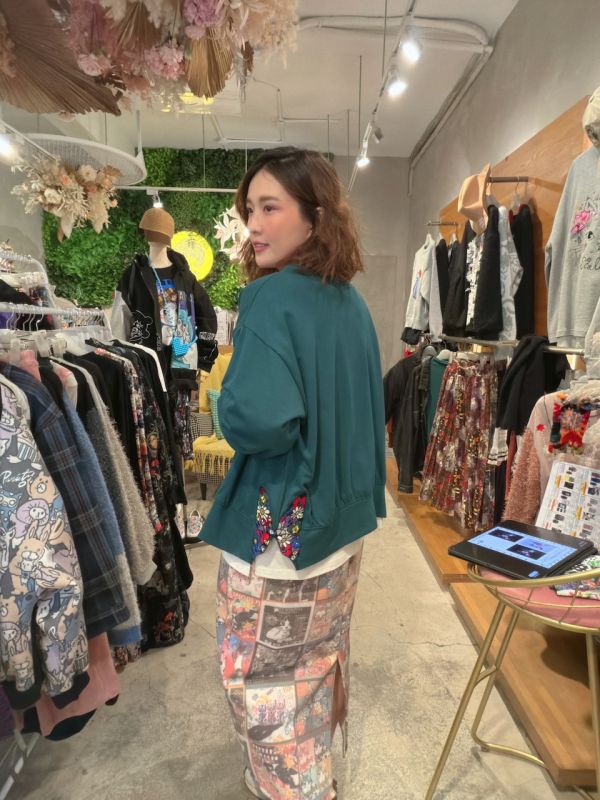 滿版娃頭都是直筒裙 