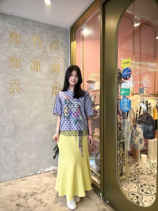 貓咪花朵植絨點點拼紗上衣 