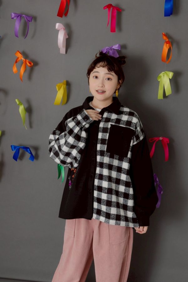 塗鴉刺繡格子拼接襯衫 