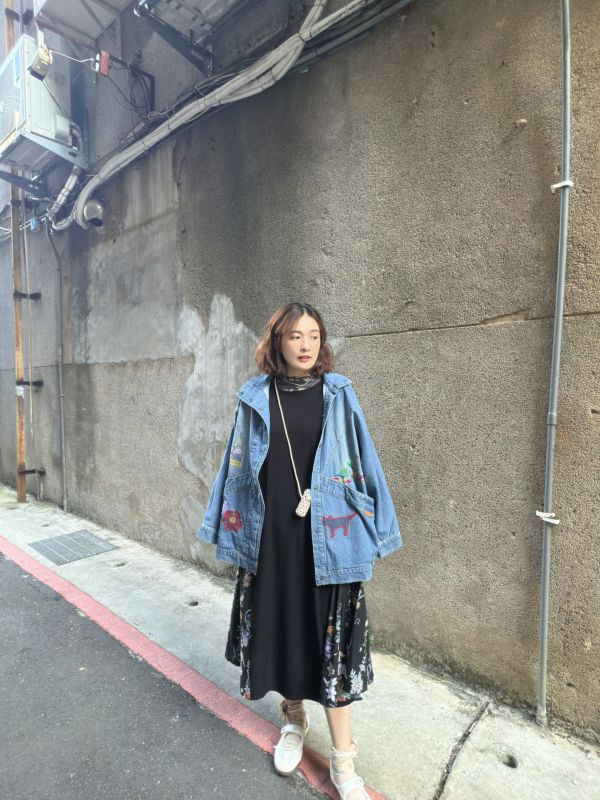 顯瘦細折花朵邊洋裝 