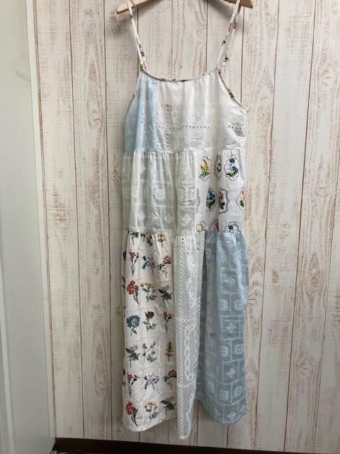 花草蕾絲拼接細肩帶洋裝 